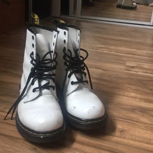 DR MARTENS white boots